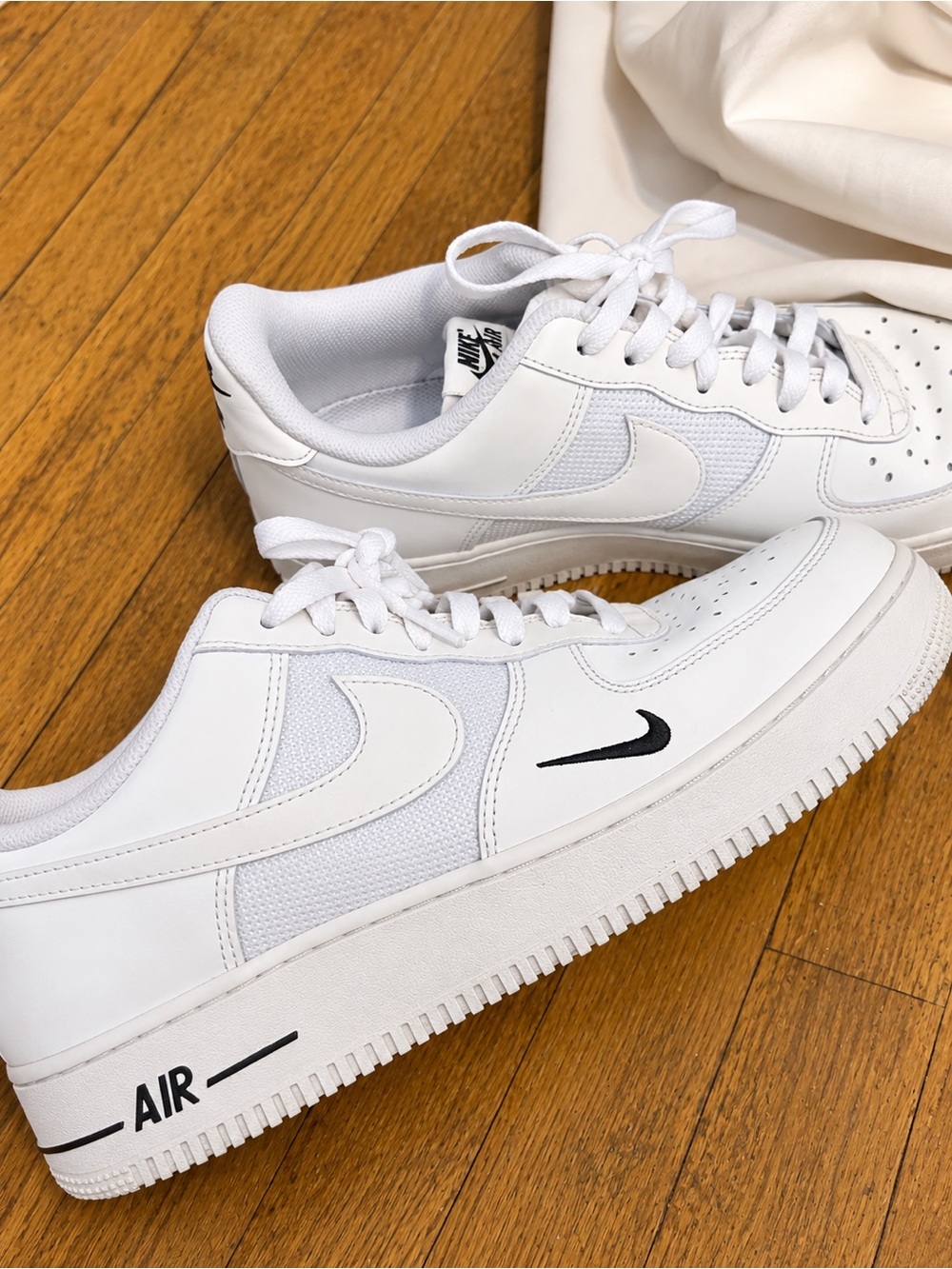 Nike White Low-Top Sneakers with Black Swoosh Accent